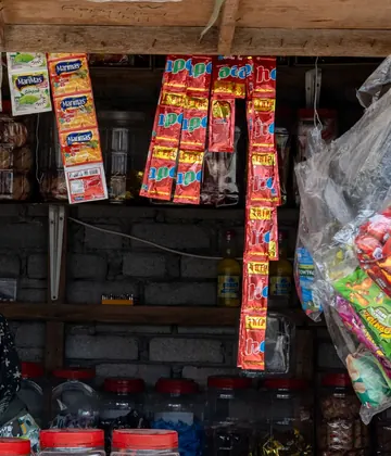 Etalase warung kelontong